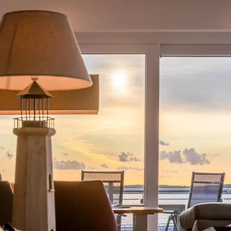 Garzini - Mit Balkon & Mueritzpanorama In Der Hafenresidenz Waren (Mueritz)