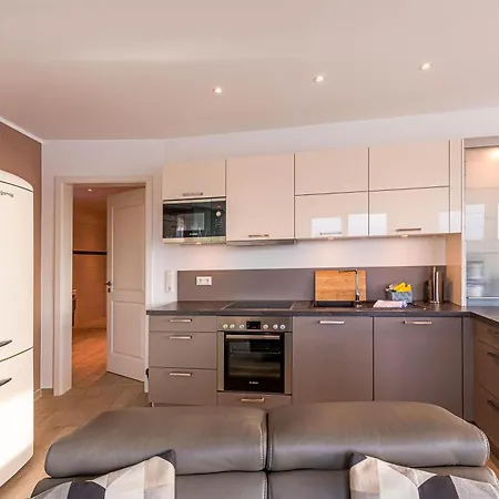 Apartment Garzini - Mit Balkon & Mueritzpanorama In Der Hafenresidenz Waren (Mueritz)